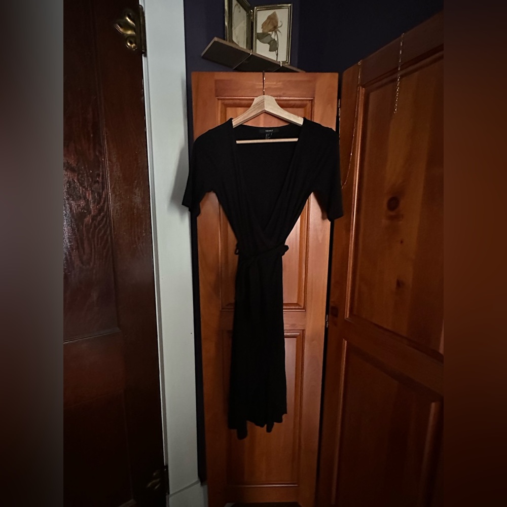 Black Forever 21 tie waist wrap midi dress